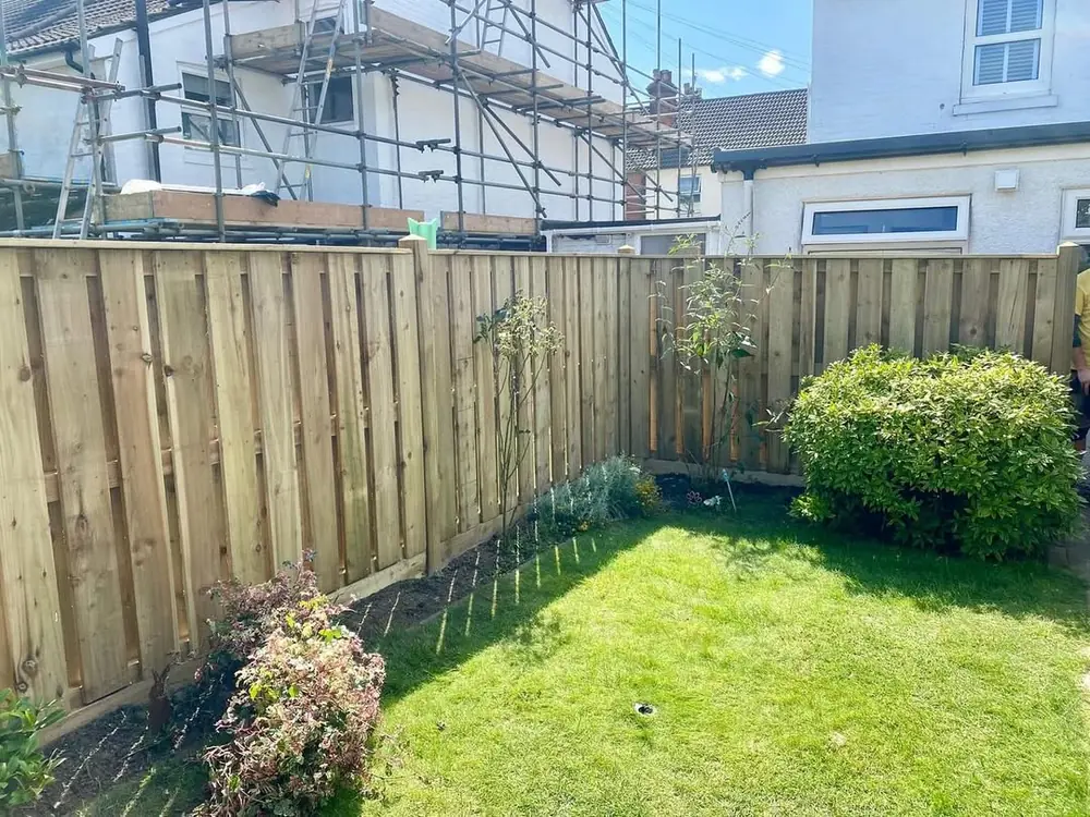 Hit and miss fencing enclosing a rear lawn during building work